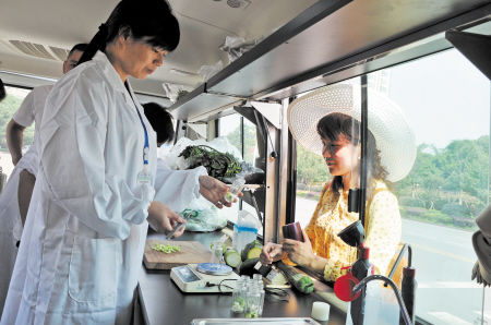 挑選食品安全檢測車廠家，需要注意這3點