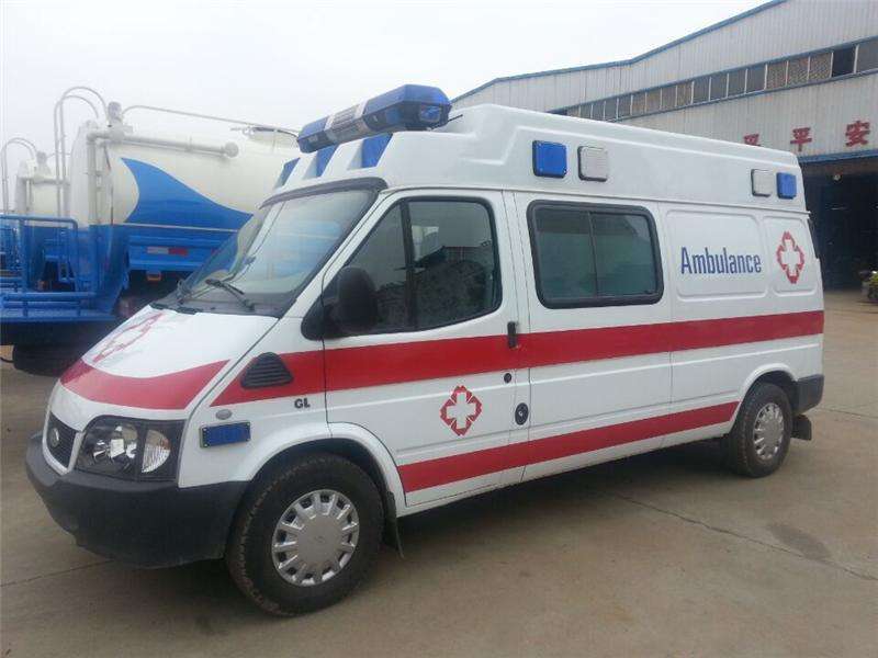 救護(hù)車和醫(yī)療車有什么區(qū)別？救護(hù)車廠家專業(yè)為你解答。01