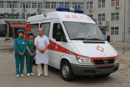 車禍期間，救護(hù)車及時(shí)出現(xiàn)能救人于危難